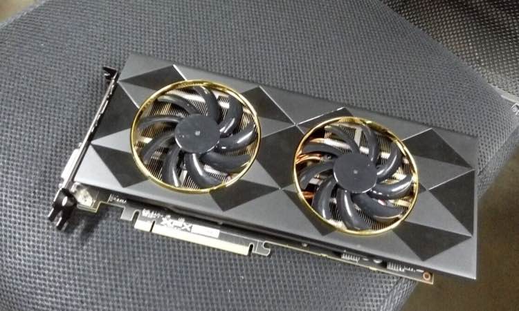 AMD-Radeon-XFX-R9-390-2